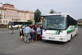 Stříbro - nástup cestujících směr Bezdružice.
