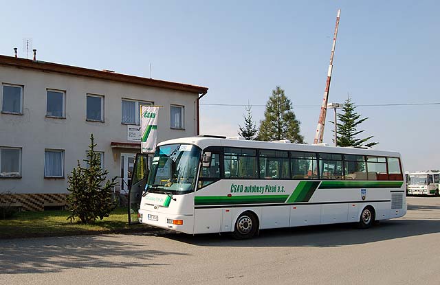Před administrativní budovou provozovny ČSAD ve Stříbře. Autobus SOR B 10.5 na obrázku byl dodán na zajištění linky městské hromadné dopravy 
ve městě.