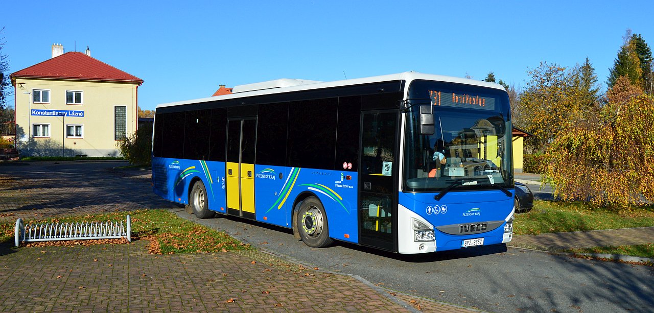 Autobus Iveco na terminálu v Konstantinových Lázních