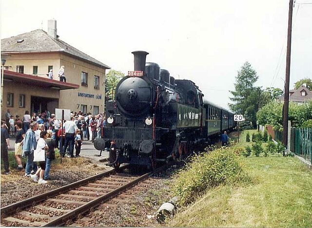  Protokolární vlak přivítalo v Konstantinových Lázních plné nádraží.