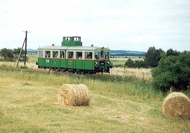  Historický motorový vůz M 120. 417 na cestě z Bezdružic do Kokašic.