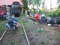 Pěkný i když náročný den nakonec ukončili pořadatelé z Plzeňské dráhy a jejich přátelé setkáním u ohně před výtopnou.(mk)