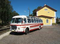 Autobus RTO zajišťující NAD Bezdružice - Teplá odpočívá na nádraží v Teplé.(mk)