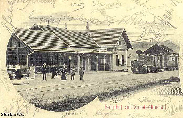 Stanice Konstantinovy Lázně na počátku 20. století s lokomotivou řady 97 (310.0).