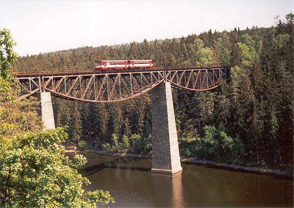 Most přes údolí řeky Mže