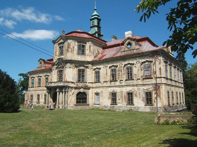 Nádherná barokní perla Plzeňska - zámek Trpísty se jen pozvolna zvedá ze zkázy.