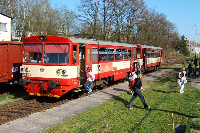 Motor train type 810.306 in the station Cebiv.