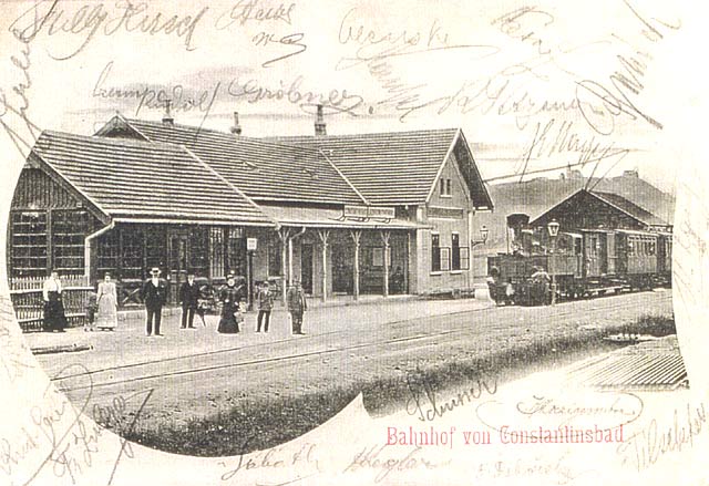 Former station Konstantinovy Lázně (today Kokašice) in the year 1902. In the background ruin of the castle Švamberk.