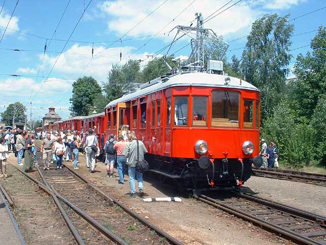   Jako junák oslavil za obrovského zájmu veřejnosti Křižíkův elektrický vůz 100 let od otevření první elektrifikované dráhy ve střední Evropě z Tábora do Bechyně. 