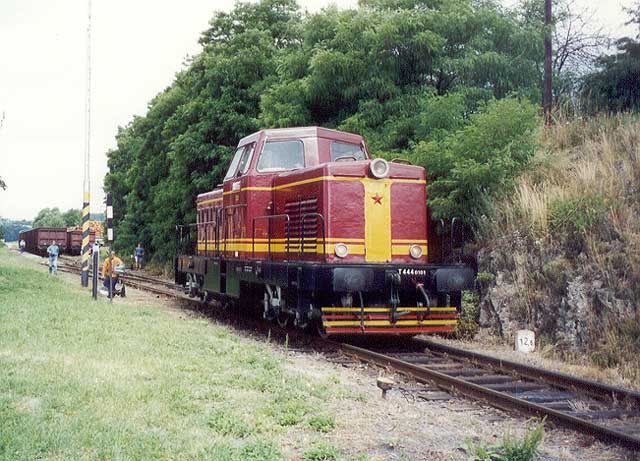   Lokomotiva řady T 444.1 s hydraulickým přenosem výkonu při nostalgické jízdě ve stanici Cebiv. 